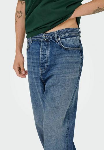 Прямые джинсы