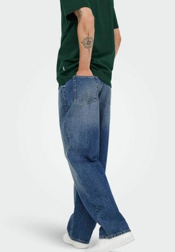 Прямые джинсы