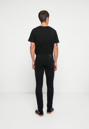 Узкие джинсы