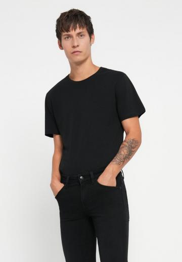 Узкие джинсы