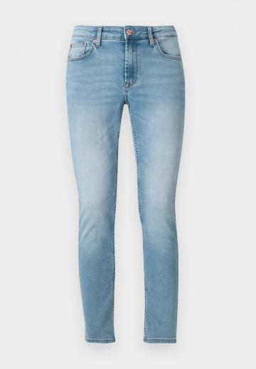 Узкие джинсы