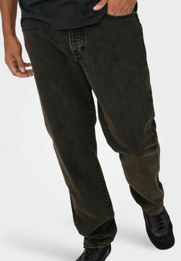 Прямые джинсы