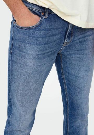 Прямые джинсы