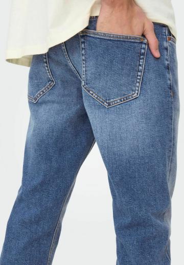 Прямые джинсы