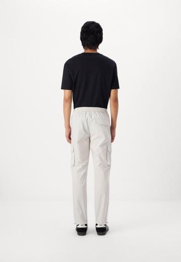 Брюки с накладными карманами