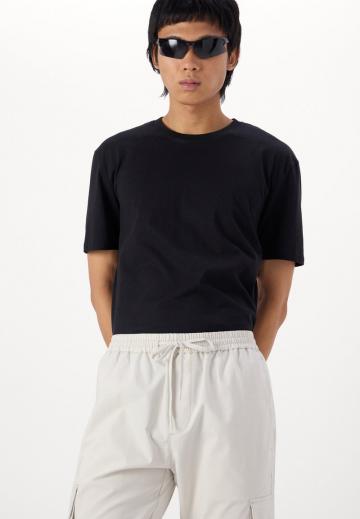 Брюки с накладными карманами