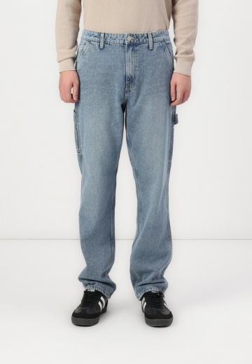 Прямые джинсы