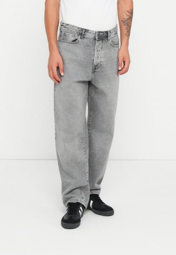 Свободные джинсы