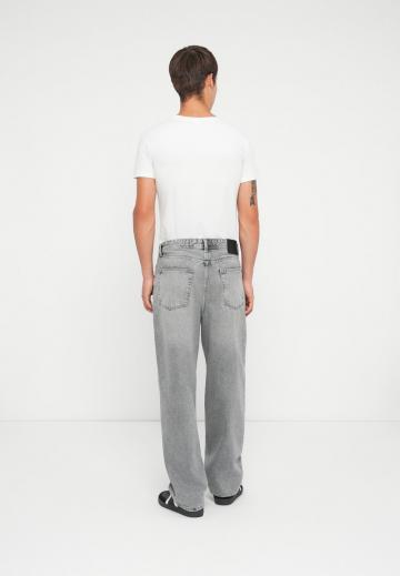 Свободные джинсы