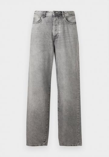 Свободные джинсы