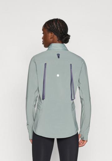 Спортивная куртка