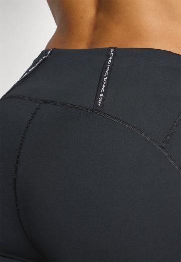 Спортивные штаны