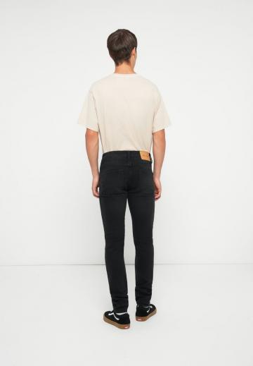 Узкие джинсы