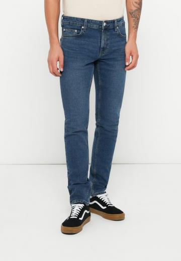 Узкие джинсы