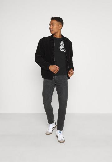 Узкие джинсы