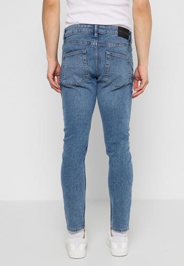 Узкие джинсы