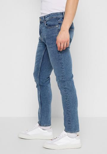 Узкие джинсы