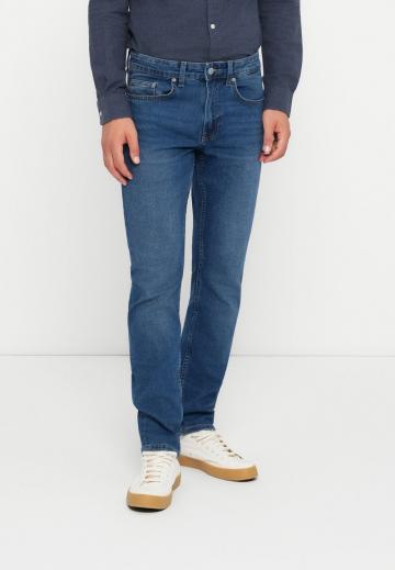Узкие джинсы