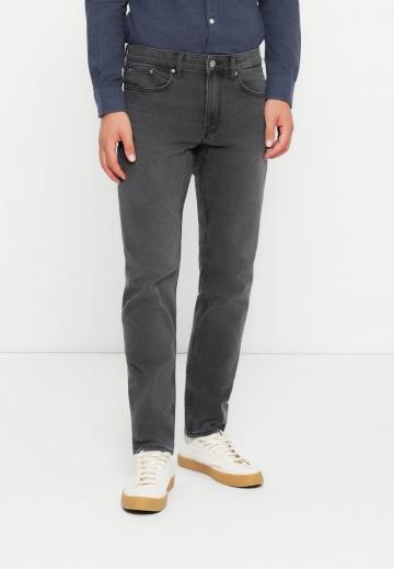 Узкие джинсы
