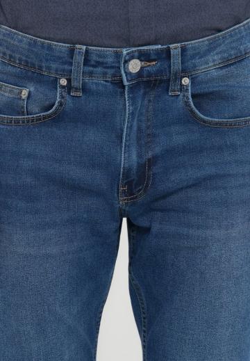 Узкие джинсы