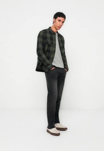 Узкие джинсы