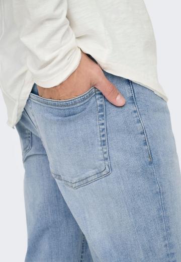 Прямые джинсы