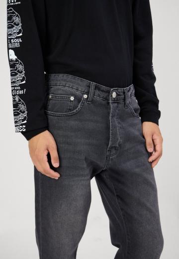 Прямые джинсы