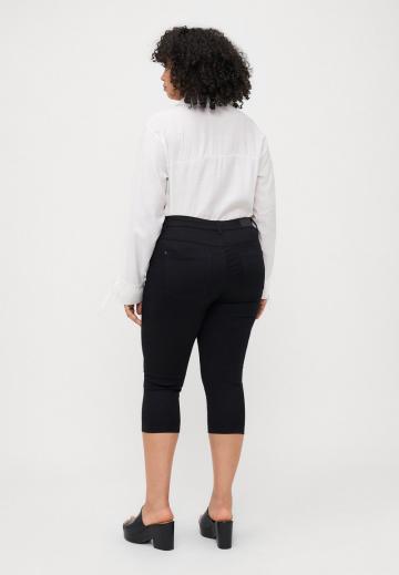 Короткие джинсы