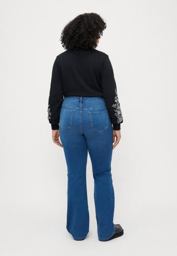 Клешеные джинсы