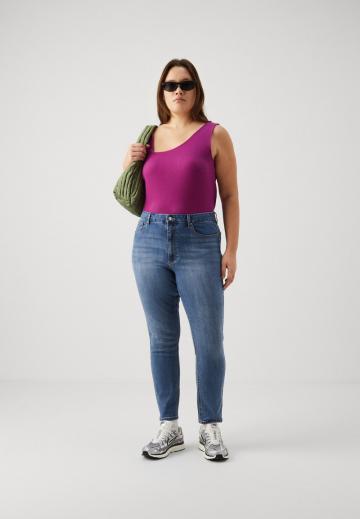 Узкие джинсы
