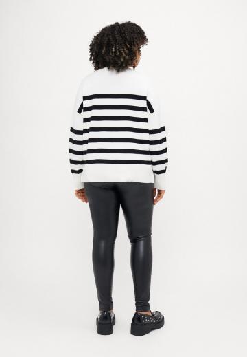 Пуловер в полоску