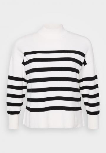 Пуловер в полоску