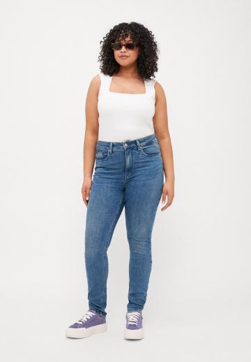 Узкие джинсы
