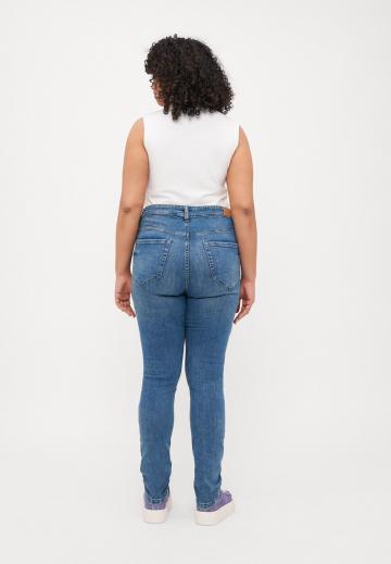 Узкие джинсы