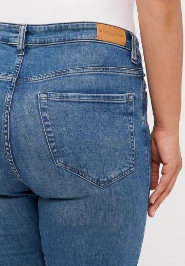 Узкие джинсы