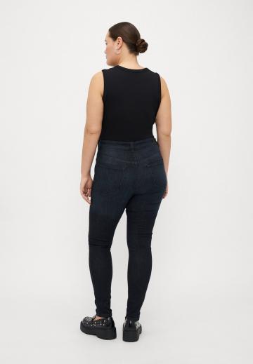 Узкие джинсы