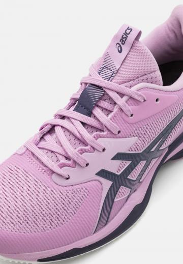 Теннисные кроссовки