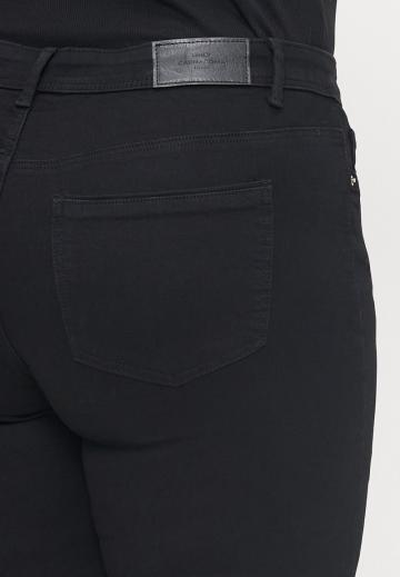 Узкие джинсы