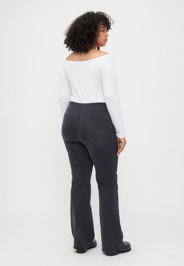 Клешеные джинсы