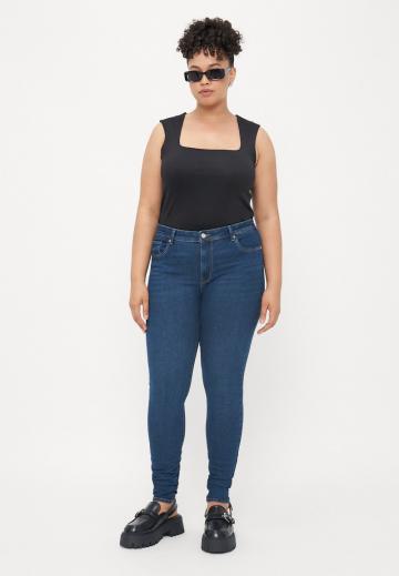 Узкие джинсы