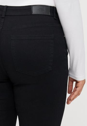 Клешеные джинсы