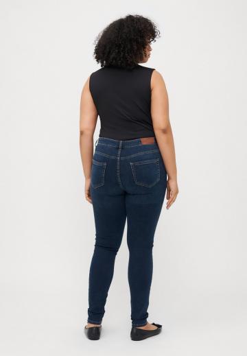 Узкие джинсы