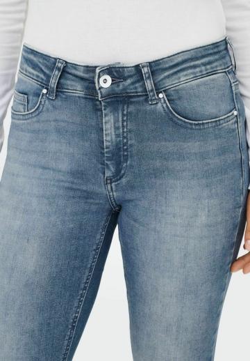 Узкие джинсы