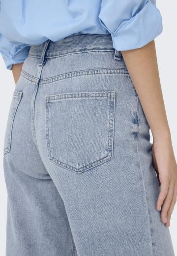 Прямые джинсы