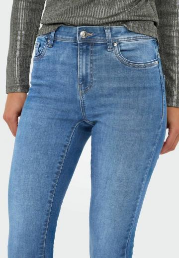 Короткие джинсы