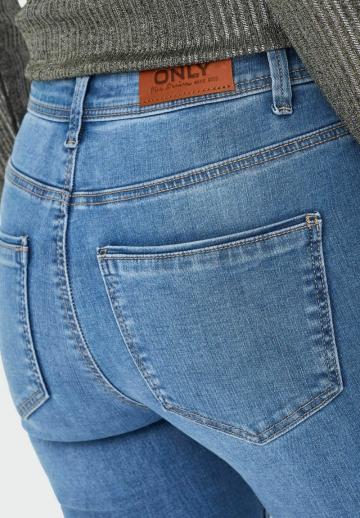 Короткие джинсы