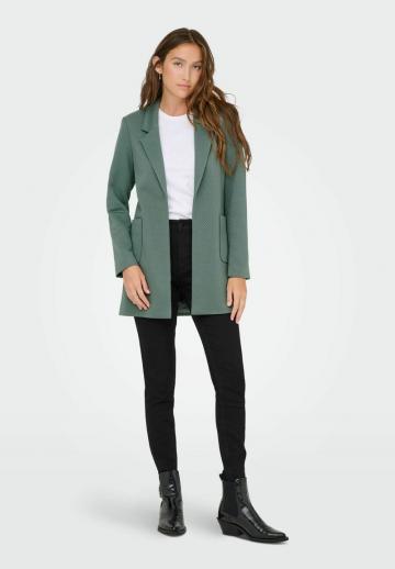 Короткое пальто