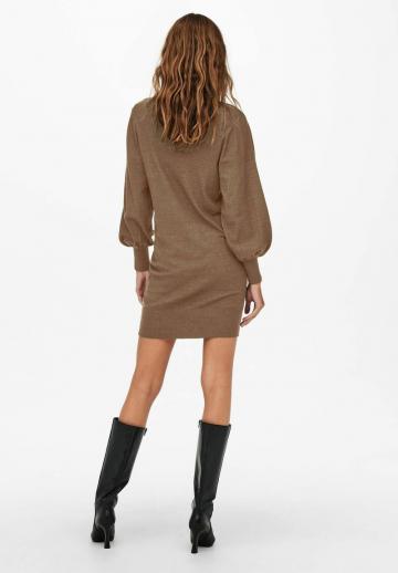 Вязаное платье