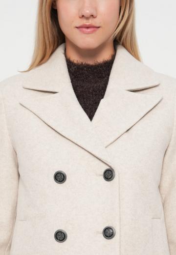 Короткое пальто