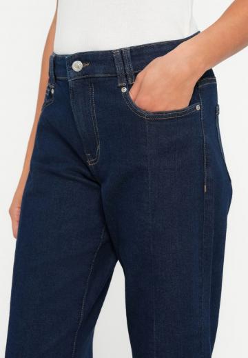 Короткие джинсы